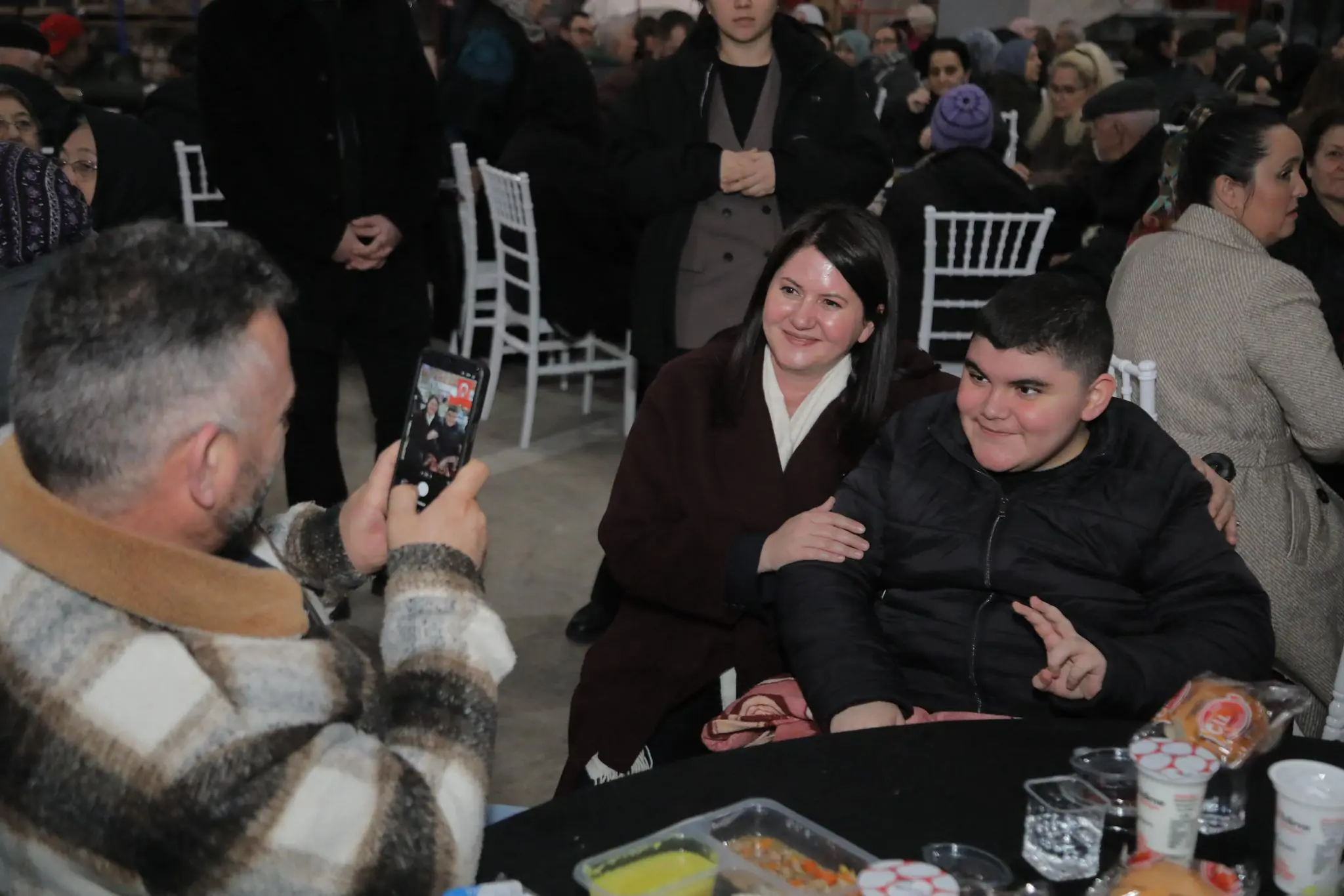 EDİRNE BELEDİYESİ BEREKET SOFRASI İFTARLARINA CUMARTESİ PAZARINDA DEVAM ETTİ galeri görseli